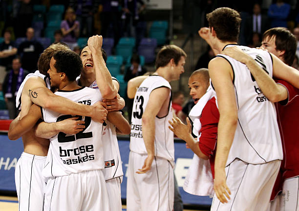 在后防线的 在后防线的